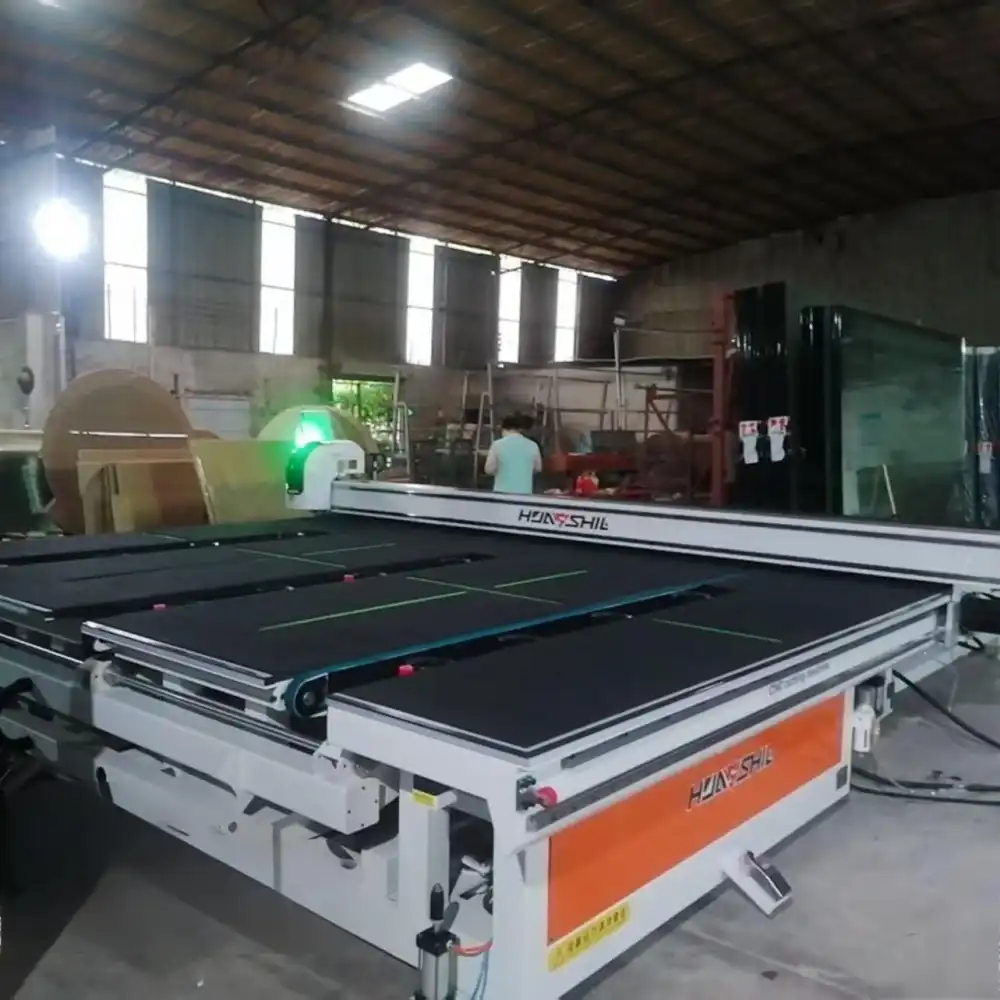 Kompakti pludinātā stikla griešanas iekārtu risinājumi nelielām partijām vai specializētam stiklam